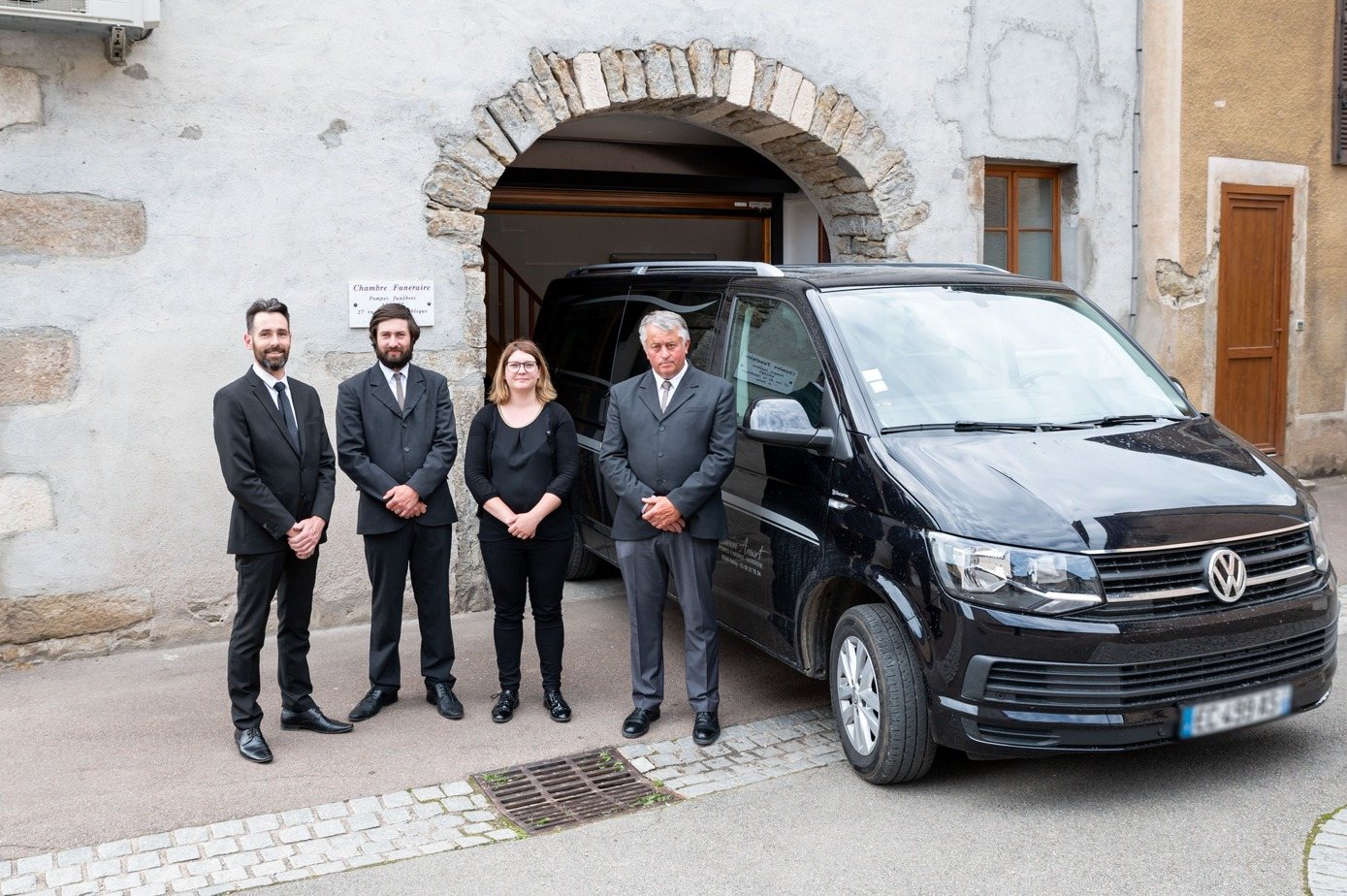 personnels du chambre funeraire